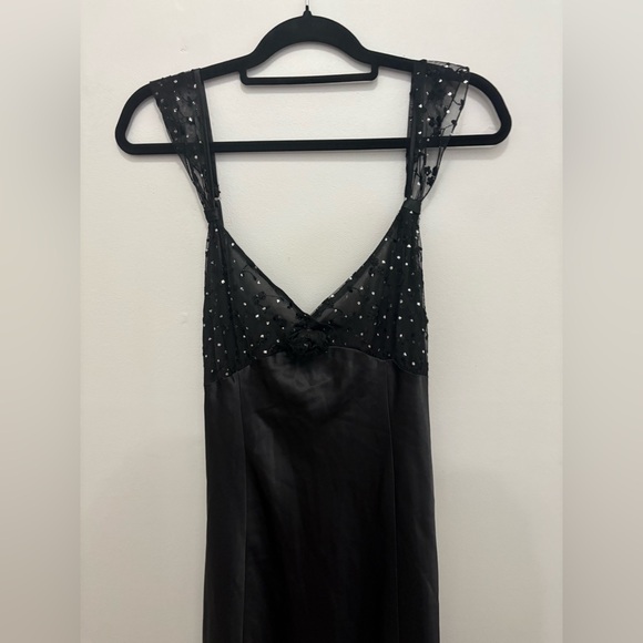 Delicates Black Sleeveless Nightgown and Robe - Picture 5 of 16